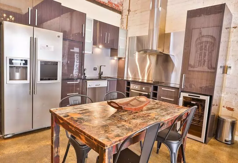 Indulge Apartments   Eighth Street