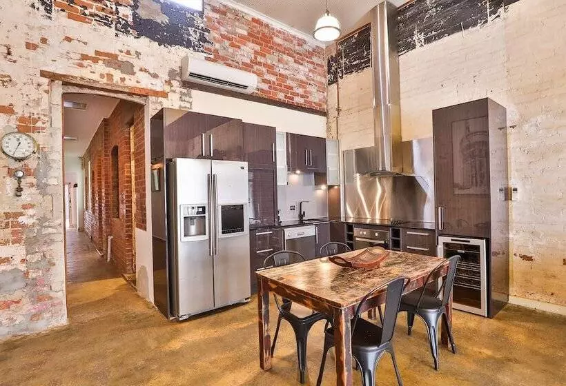 Indulge Apartments   Eighth Street