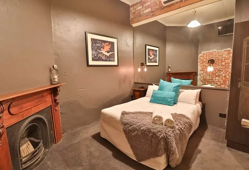 Indulge Apartments   Eighth Street