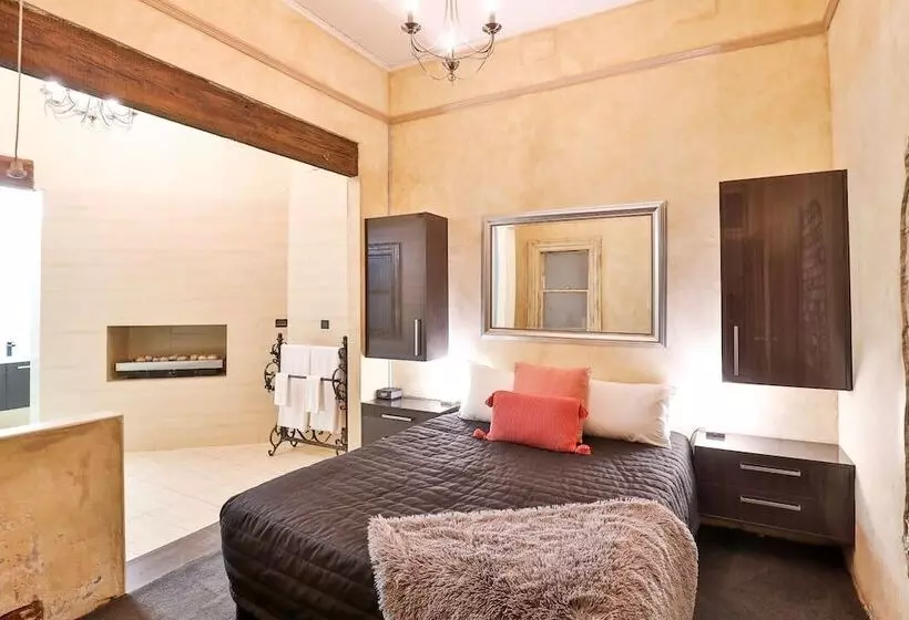 Indulge Apartments   Eighth Street