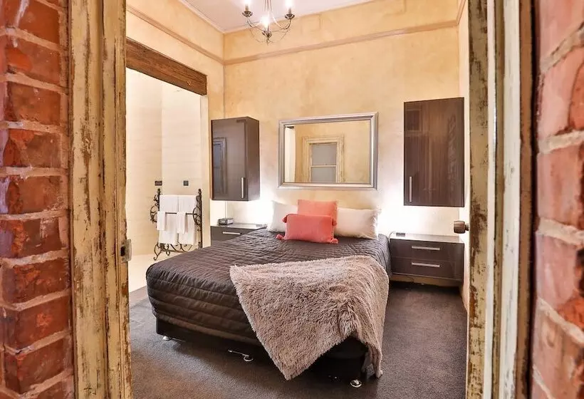 Indulge Apartments   Eighth Street