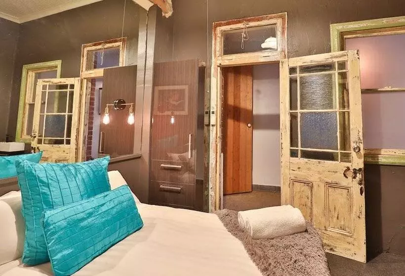 Indulge Apartments   Eighth Street