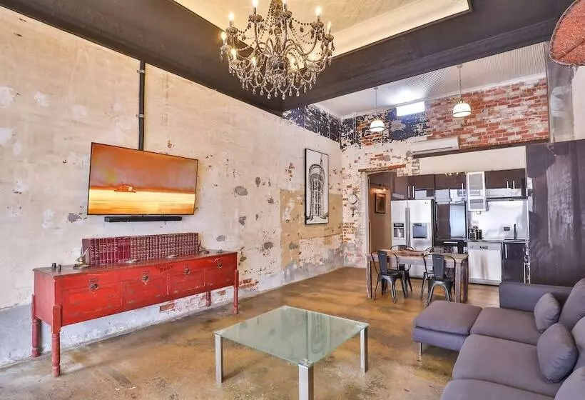 Indulge Apartments   Eighth Street