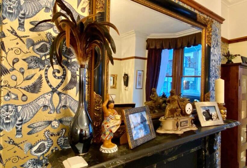 膳宿费 Elm Tree Lodge