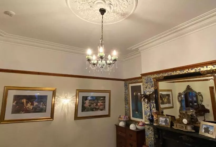 膳宿费 Elm Tree Lodge