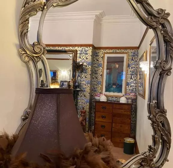 膳宿费 Elm Tree Lodge