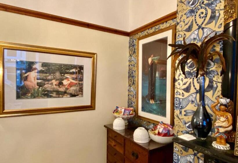 膳宿费 Elm Tree Lodge