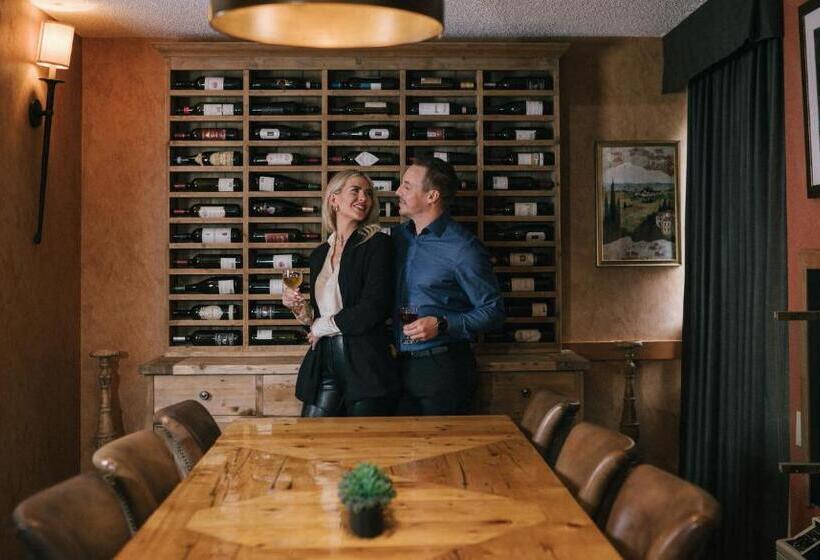 Курорт Mountain Side Hotel Whistler By Executive