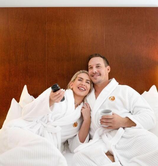 Курорт Mountain Side Hotel Whistler By Executive