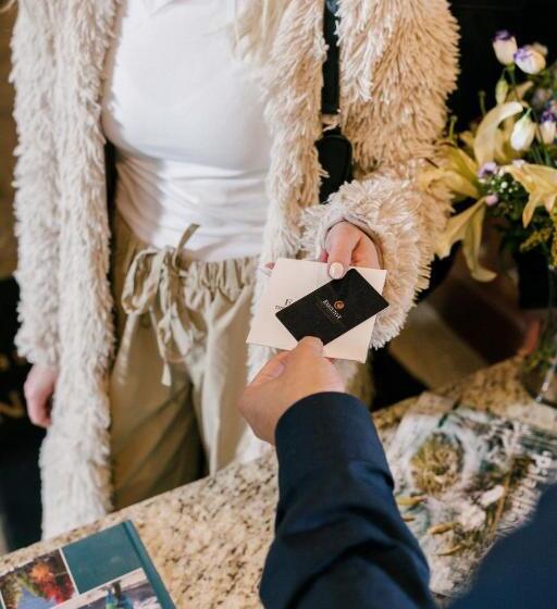 Курорт Mountain Side Hotel Whistler By Executive