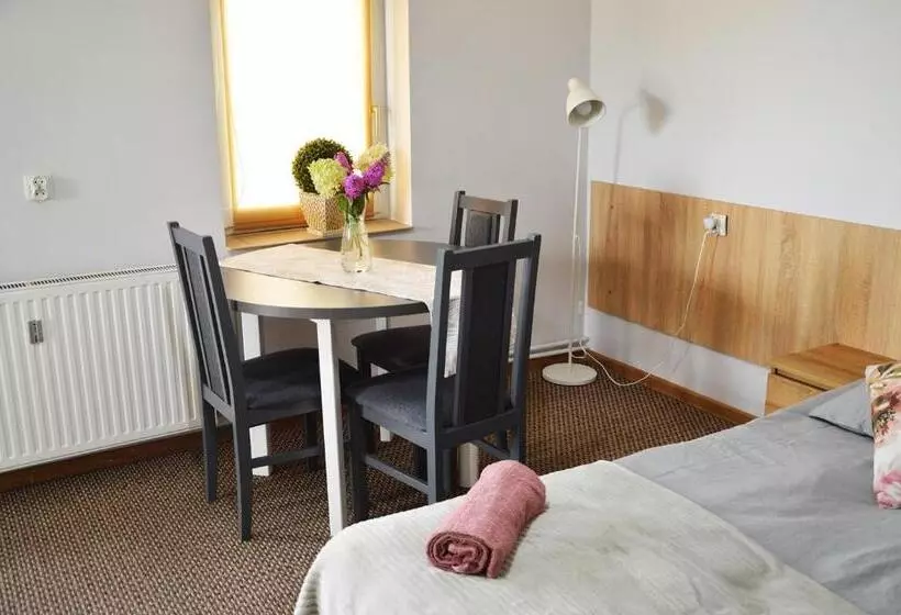 Retkeilymaja Apartament Adabet