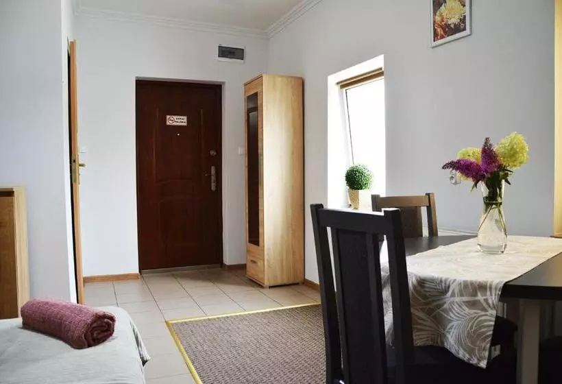 Retkeilymaja Apartament Adabet