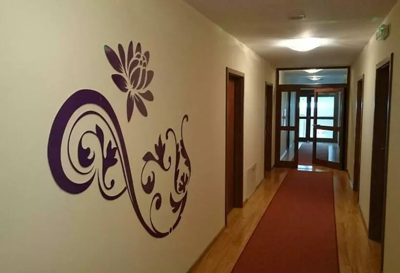 Retkeilymaja Restauracja Księżycowa