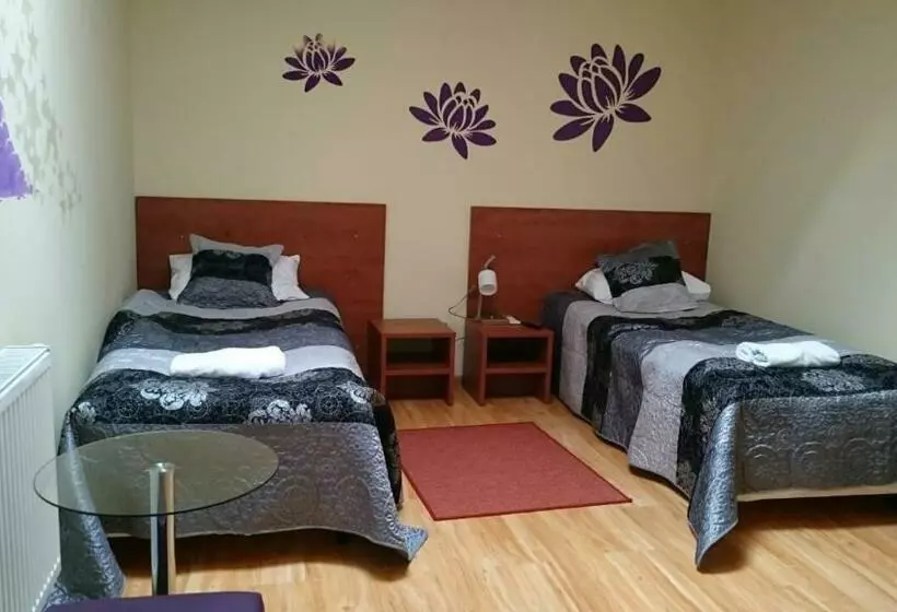 Retkeilymaja Restauracja Księżycowa