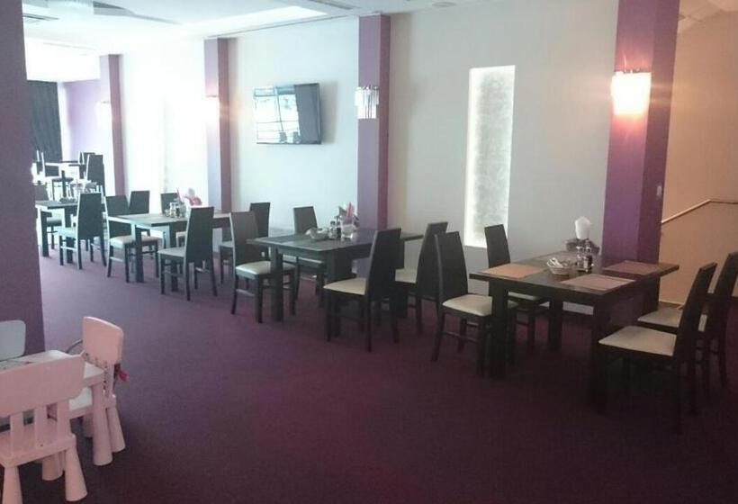 فندق صغير Restauracja Księżycowa