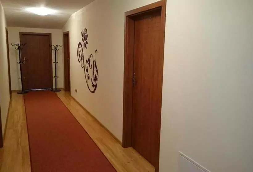 Retkeilymaja Restauracja Księżycowa