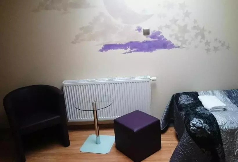 Retkeilymaja Restauracja Księżycowa