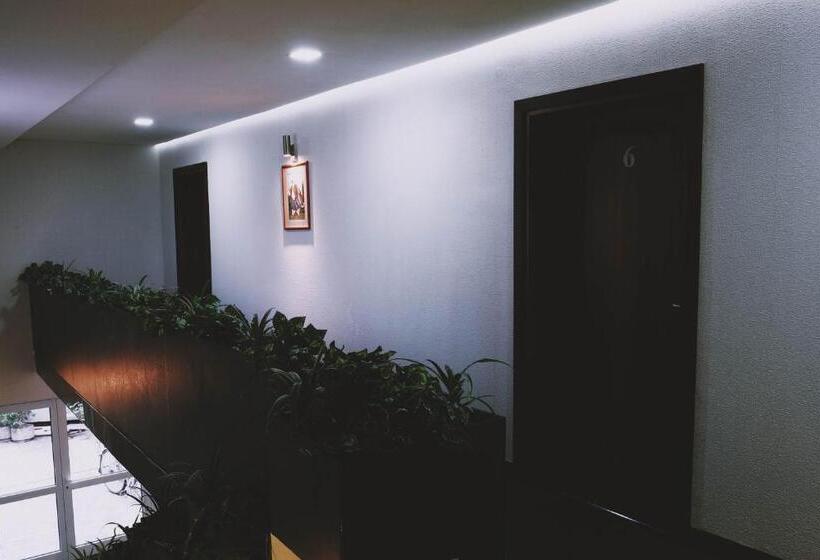 Hostel Zajazd Restauracja Paradise