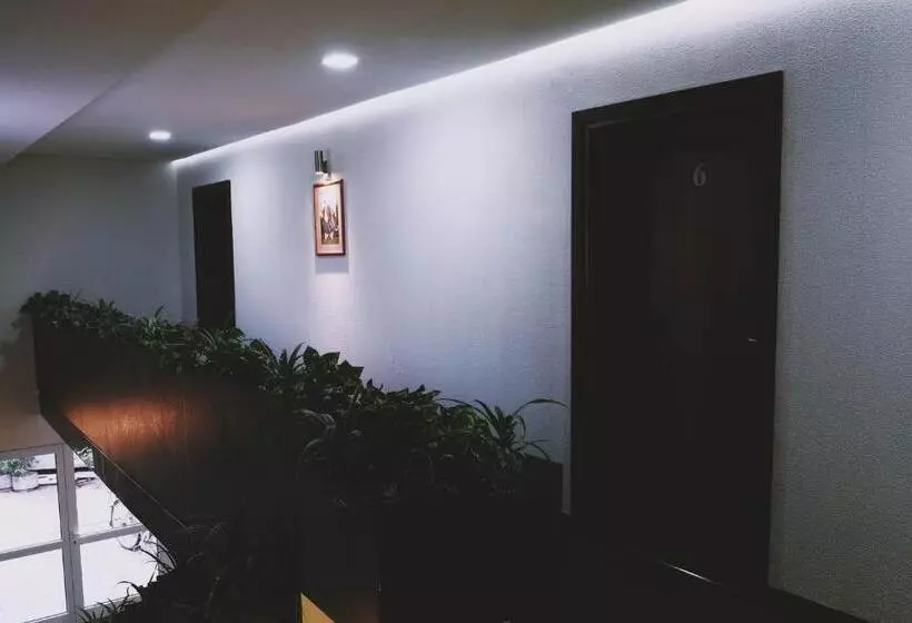 Retkeilymaja Zajazd Restauracja Paradise