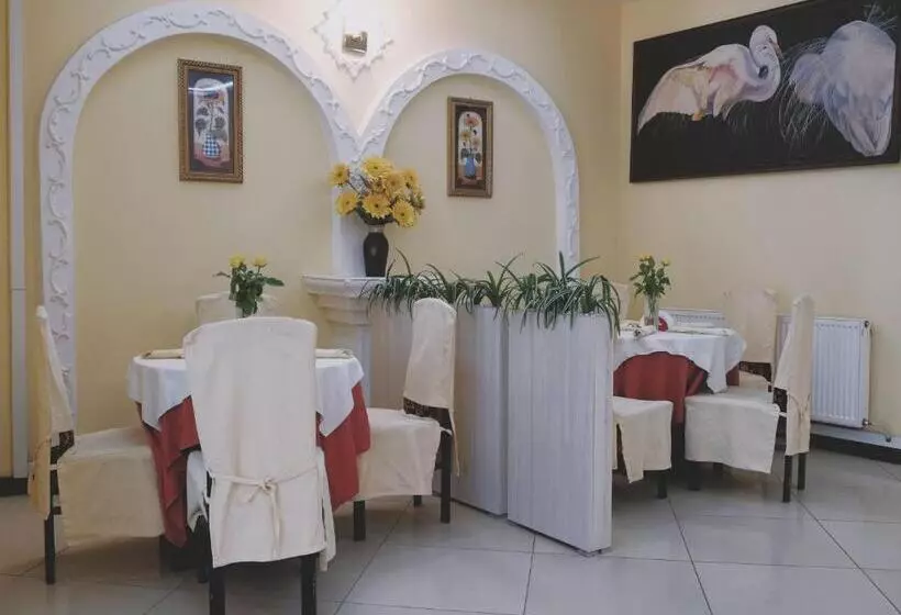 Retkeilymaja Zajazd Restauracja Paradise