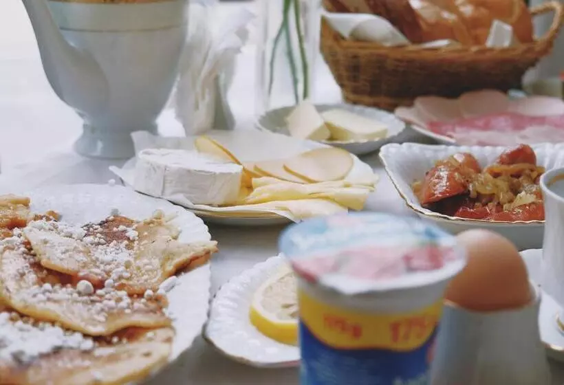 Retkeilymaja Zajazd Restauracja Paradise