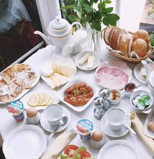 Retkeilymaja Zajazd Restauracja Paradise