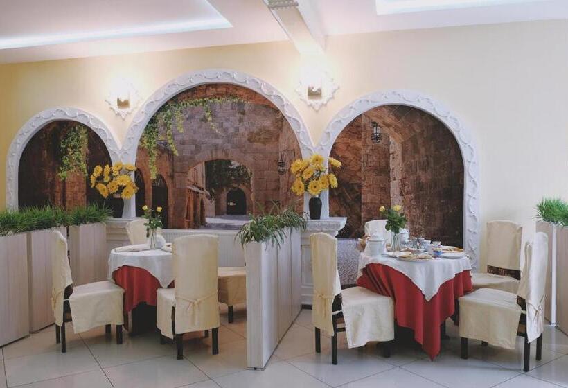 Hostel Zajazd Restauracja Paradise