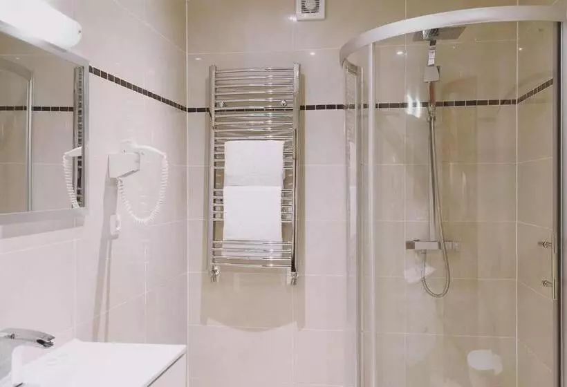 Retkeilymaja Zajazd Restauracja Paradise