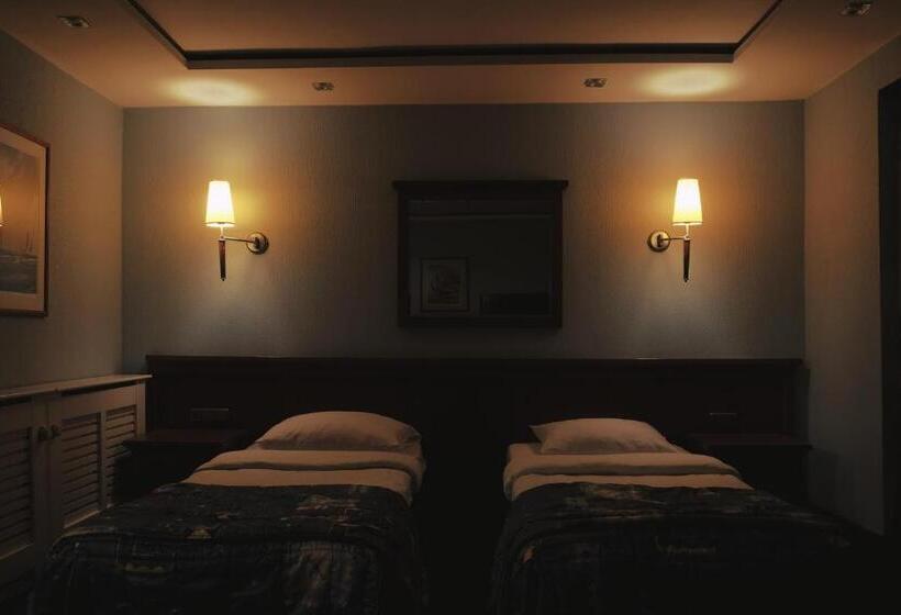 Hostel Zajazd Restauracja Paradise