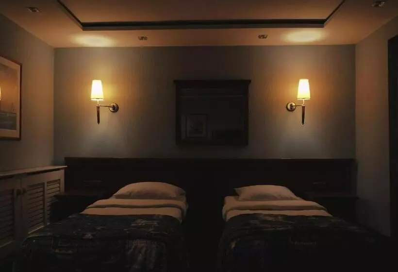 Retkeilymaja Zajazd Restauracja Paradise