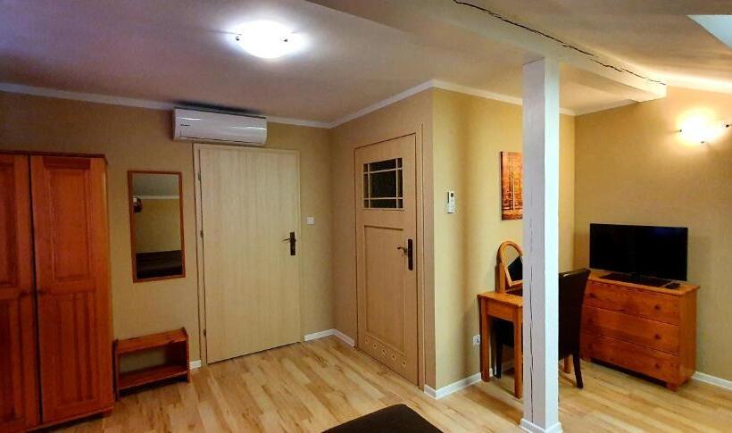 호스텔 Zajazd Zaścianek