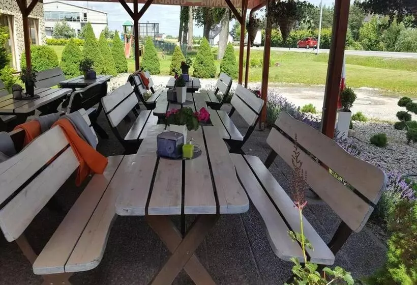 Aamiaismajoitus (B&B) Zajazd Chata Kębłowo