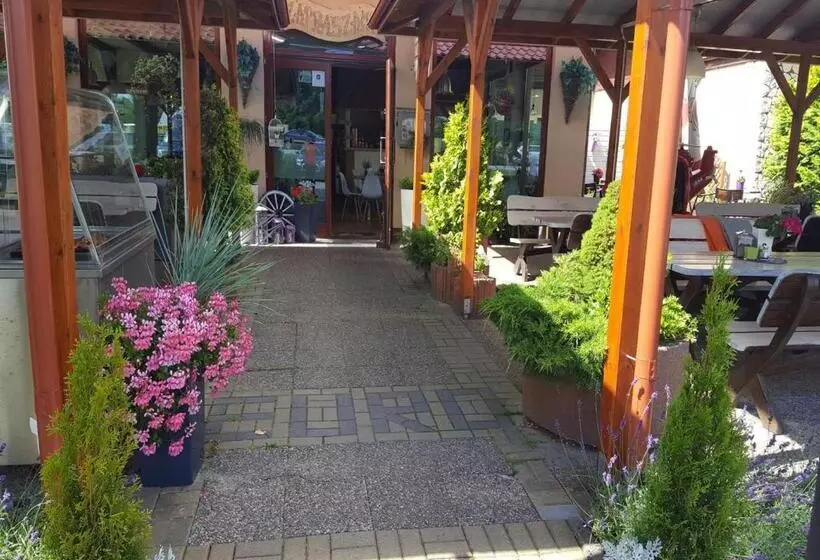 Aamiaismajoitus (B&B) Zajazd Chata Kębłowo