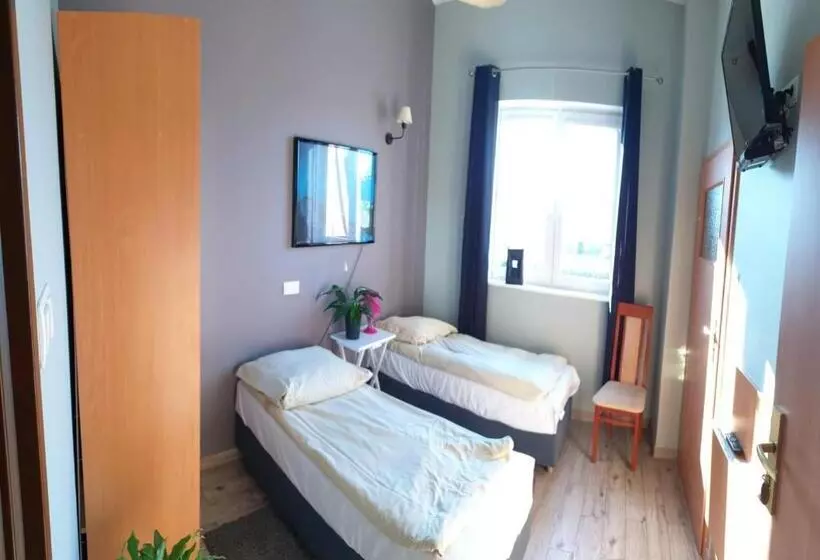 Aamiaismajoitus (B&B) Zajazd Chata Kębłowo