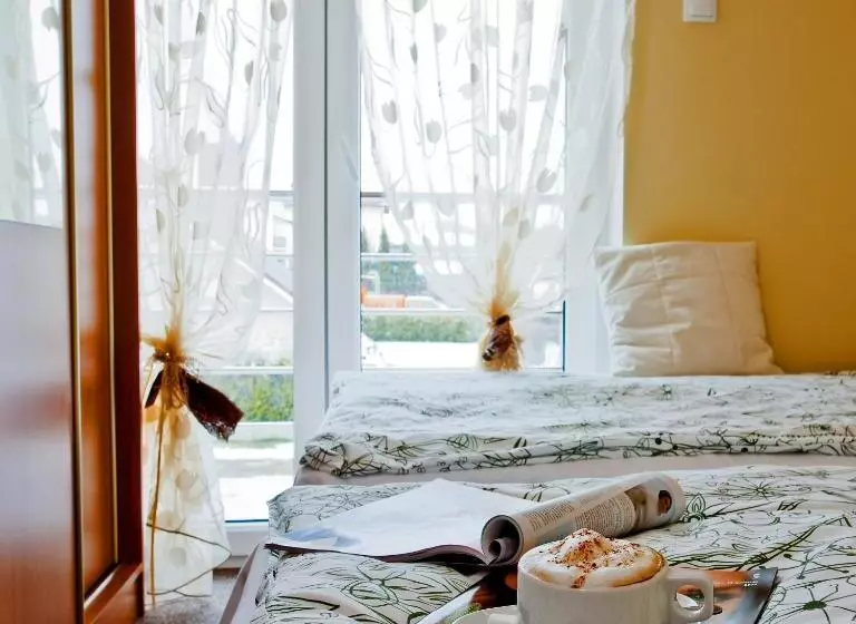 Aamiaismajoitus (B&B) Zajazd Chata Kębłowo