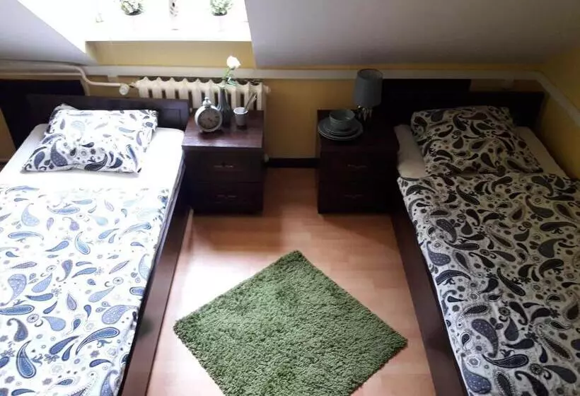 Hostel Pałacyk