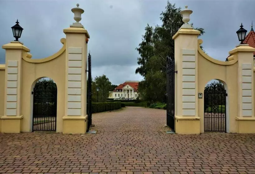 ホテル Dwor Osieczek