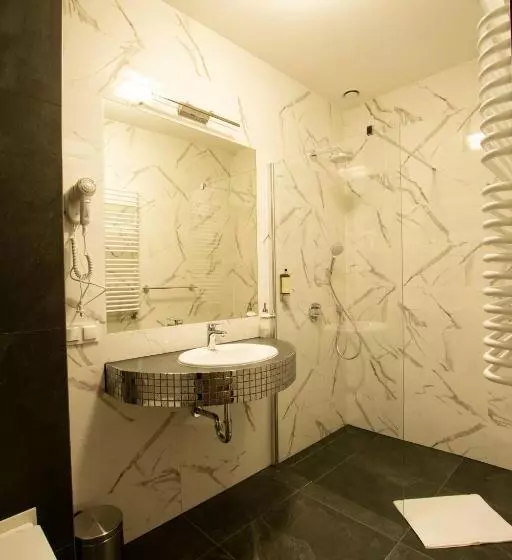 Hotelli Pałac Lubiechowa Jelenia Góra  Riesengebirge