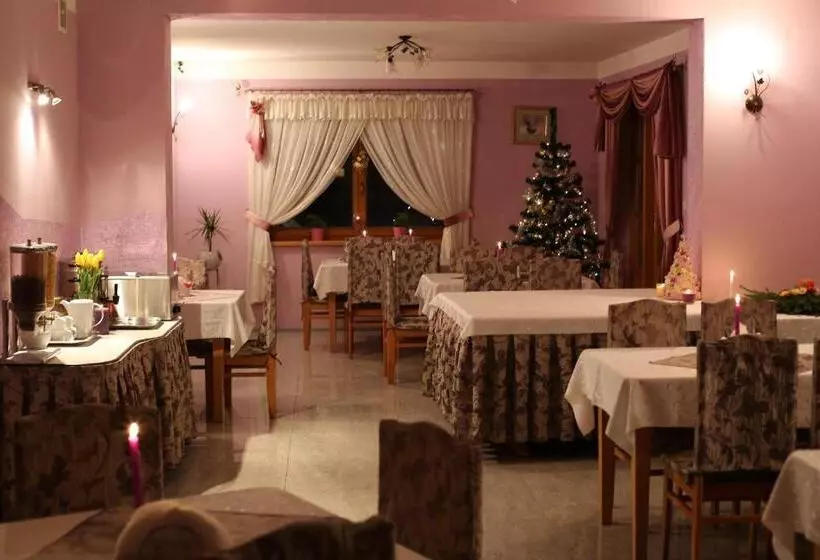 リゾートホテル Małgosia   10 Minut Na Piechotę Do Stoku Narciarskiego I Basenów Termalnych Bania