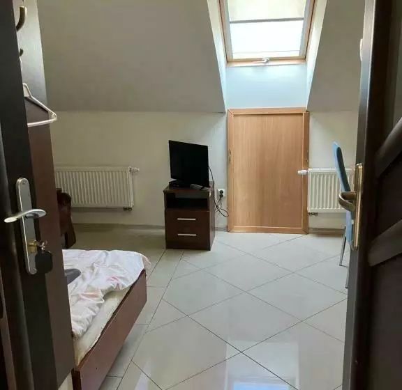 Retkeilymaja Zajazd Okalina