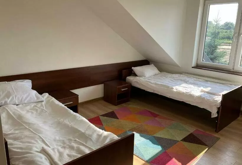 Retkeilymaja Zajazd Okalina