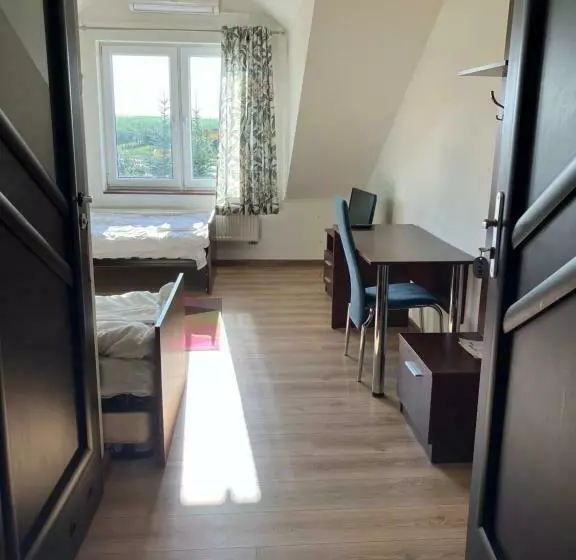 Retkeilymaja Zajazd Okalina