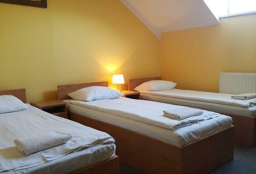 הוסטל Zajazd Gosciniec