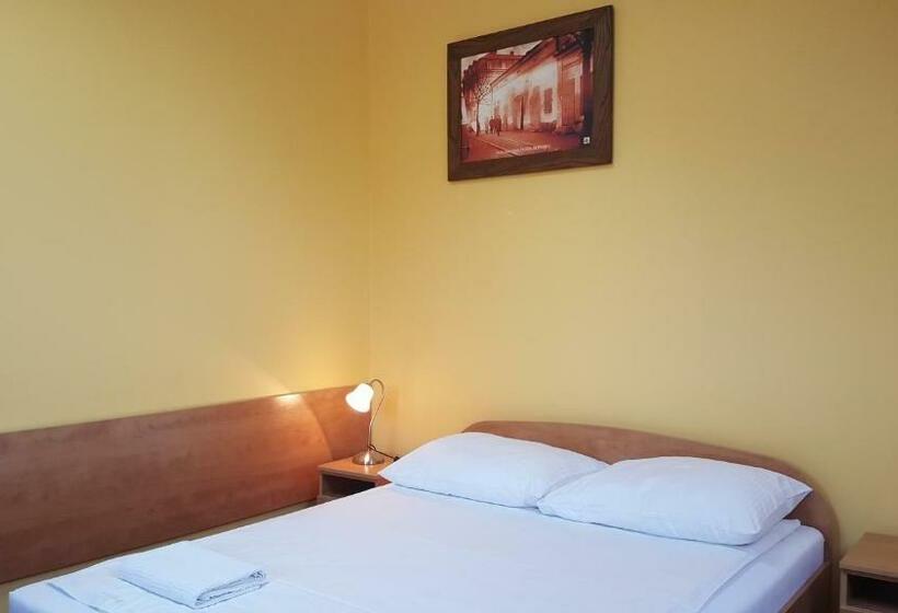 הוסטל Zajazd Gosciniec