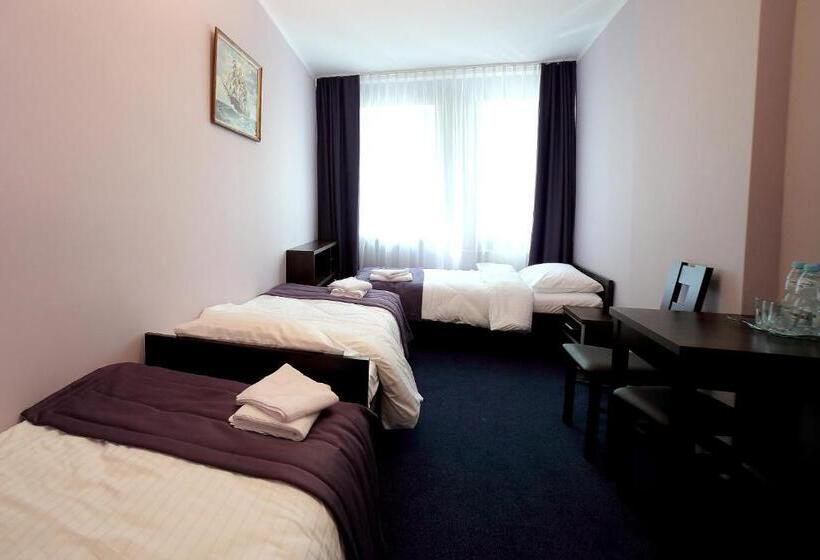 הוסטל Zajazd Monki