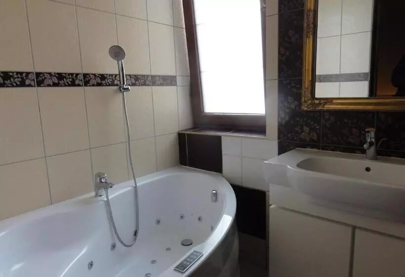 Aamiaismajoitus (B&B) Chata Nad Sztolnią