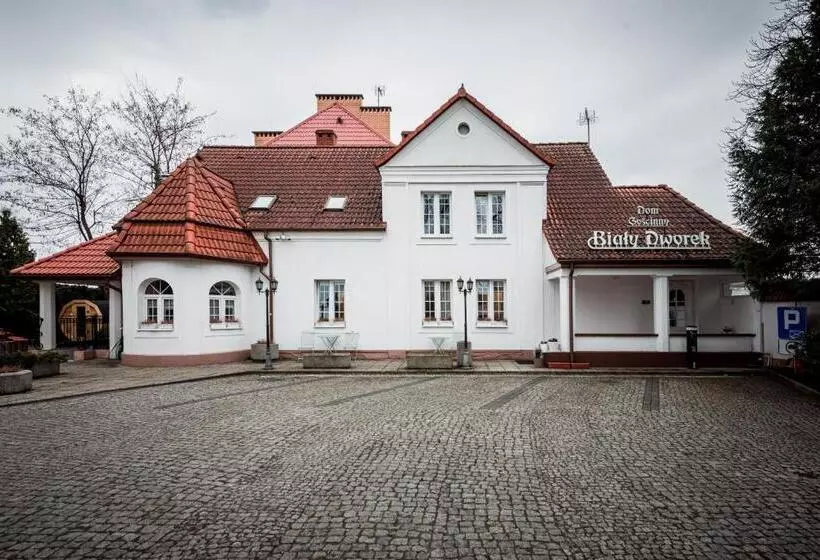 Aamiaismajoitus (B&B) Dom Goscinny Bialy Dworek