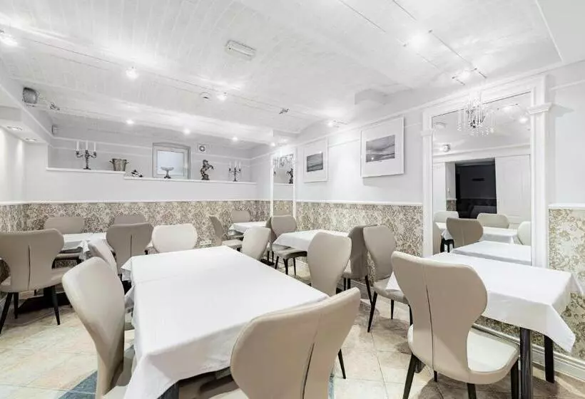 Aamiaismajoitus (B&B) Dom Goscinny Bialy Dworek