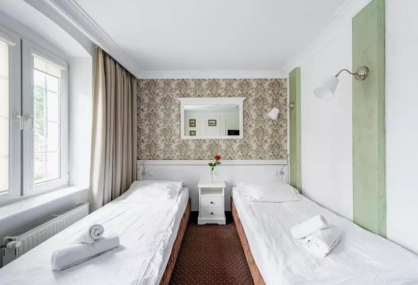 Aamiaismajoitus (B&B) Dom Goscinny Bialy Dworek