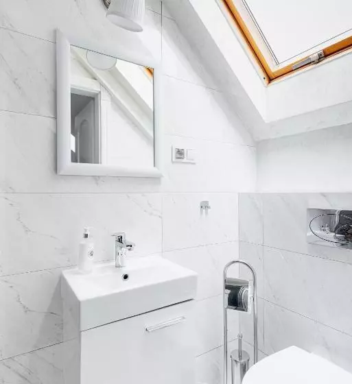 Aamiaismajoitus (B&B) Dom Goscinny Bialy Dworek